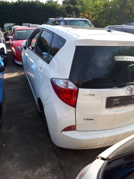 Є запчастини на Toyota Verso S 1.33 бензин 2010-2016