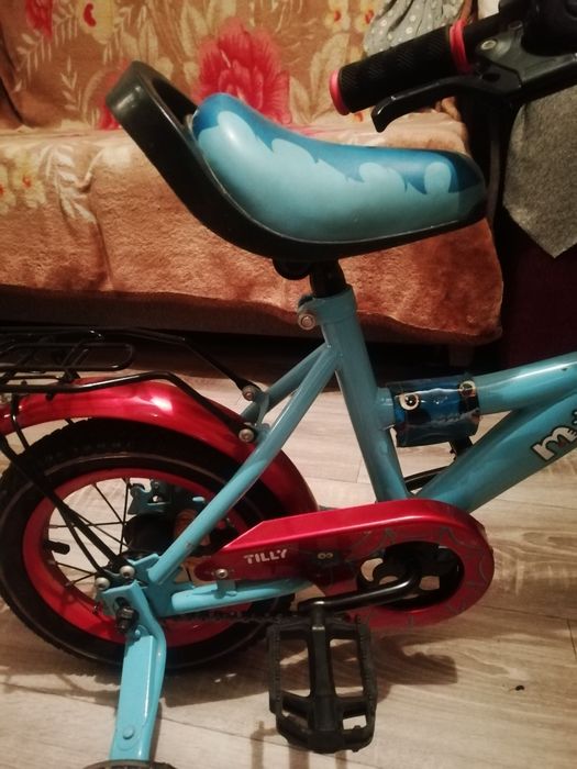 Велосипед с дополнительными колесиками