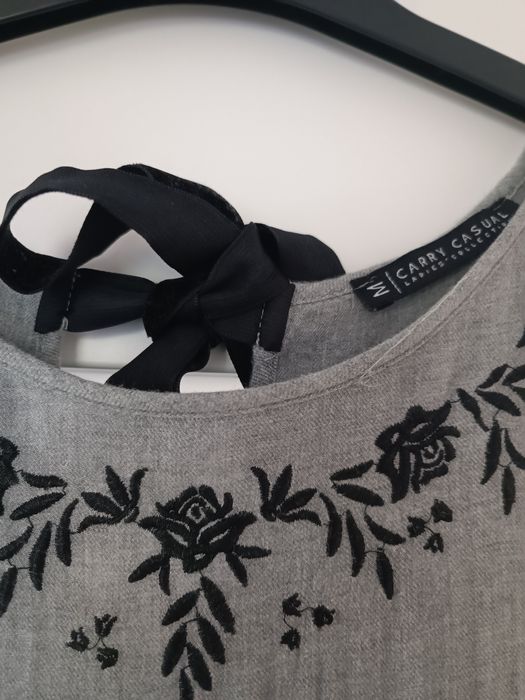 Szara sukienka damska Carry r.M