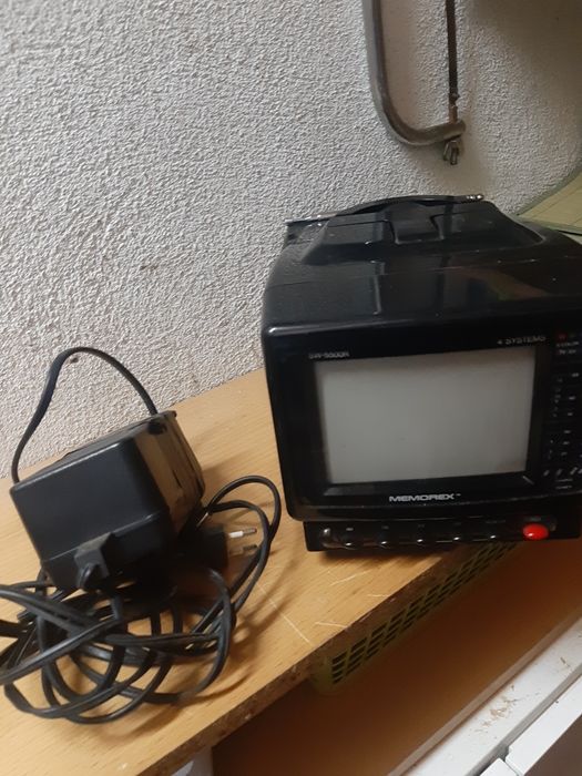 Tv portatil com antena e carregador 22ow