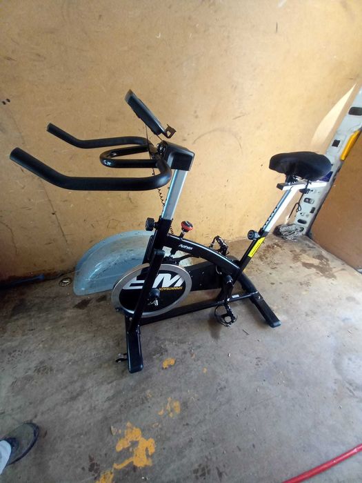 Bicicleta Spinning APHEX + Passadeira Fitness Doctor – apenas 300€ (não negociável e só conjunto não vendo separado)