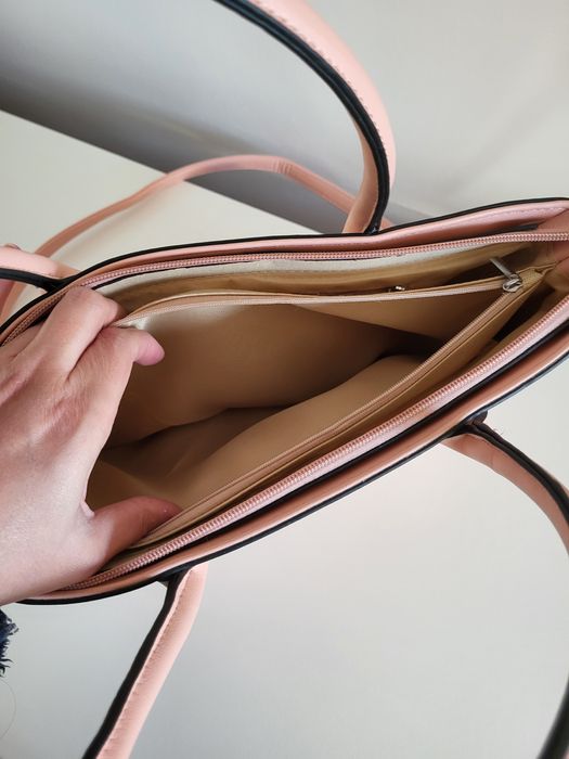 Mala rosa com branco