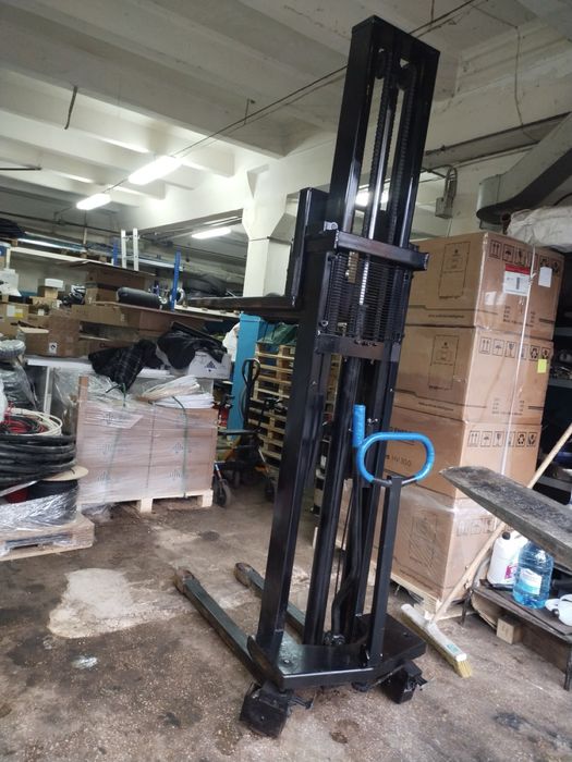 Штабелер в отличном состоянии