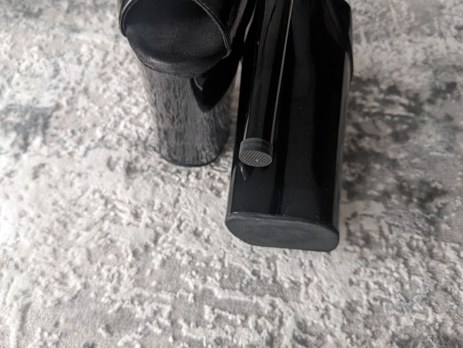 Стрипи для танців kilena, Pleaser