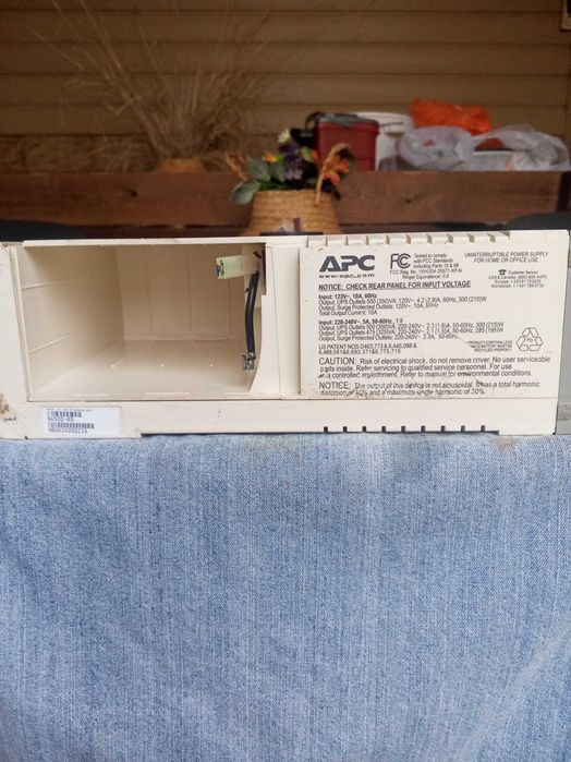 Источник бесперебойного питания Back-UPS CS 500 APC (BK500EI)