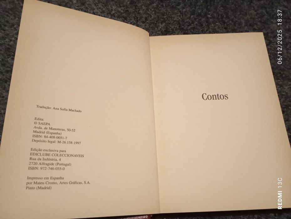 Livro vintage "Contos"