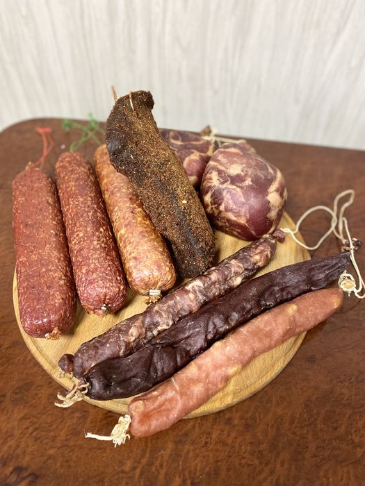 Сировʼялені ковбаси та бастурма