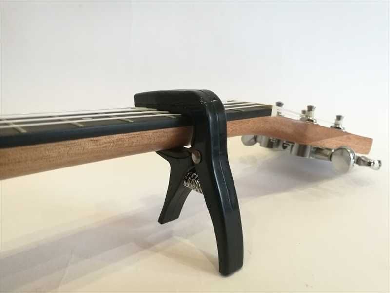 Kapodaster do ukulele Ambra sopran concert tenor baryton