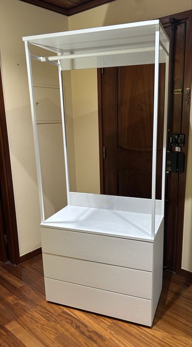 Bengaleiro ou Rouperio IKEA muito Funcional como Novo