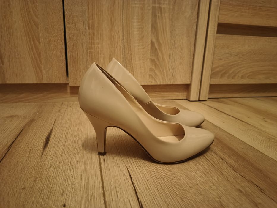 Buty na obcasie 38