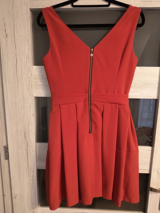 Sukienka czerwona 38