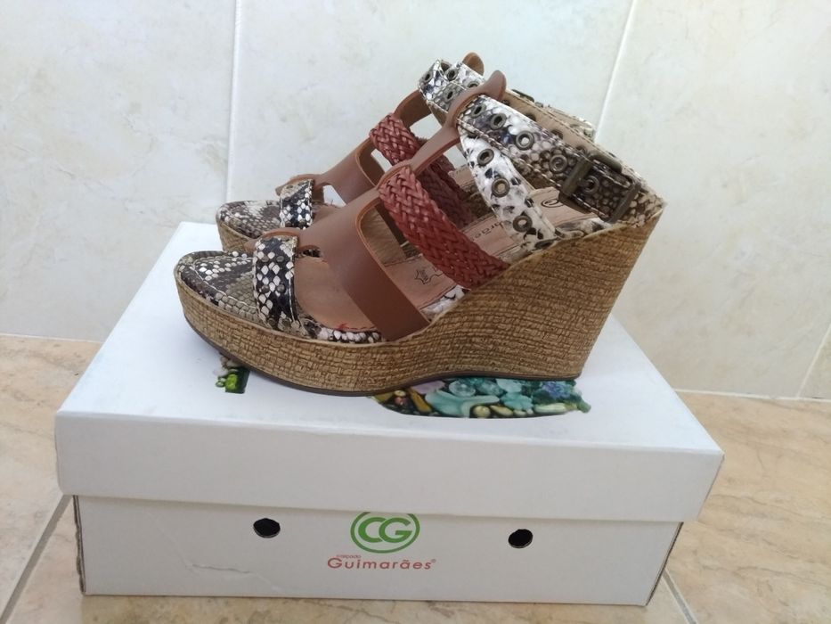 2 Pares Sandálias Guimarães 37