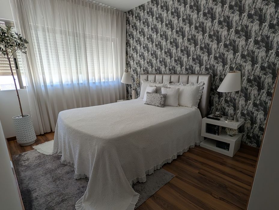 Mobília Quarto Cama de casal e mesinhas