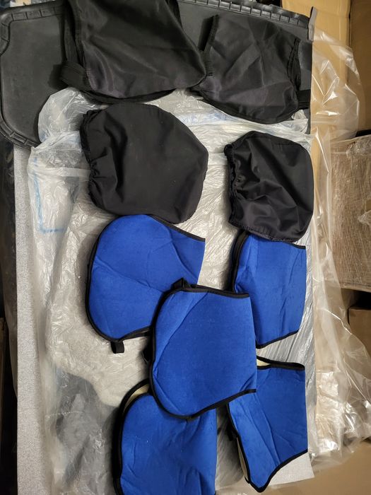 Чохли універсальні на задній ряд з підголовниками.