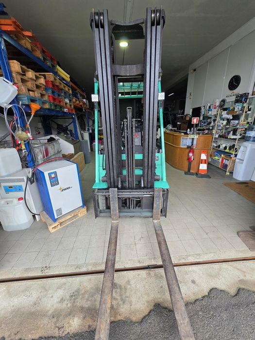 Empilhador Mitsubishi 2.5T Elétrico