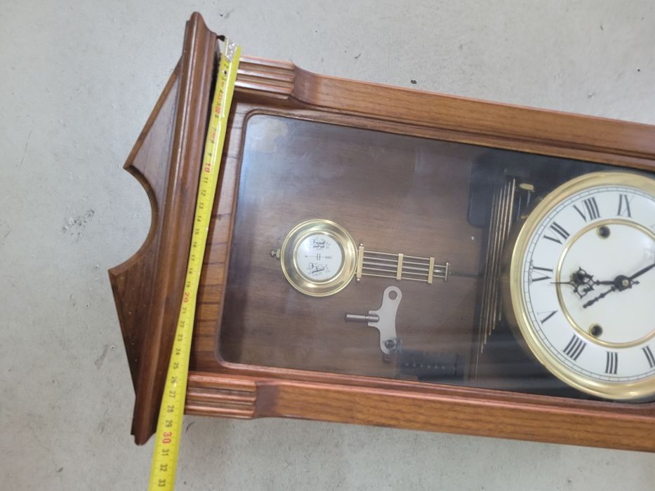 Relógio de parede  antigo em madeira