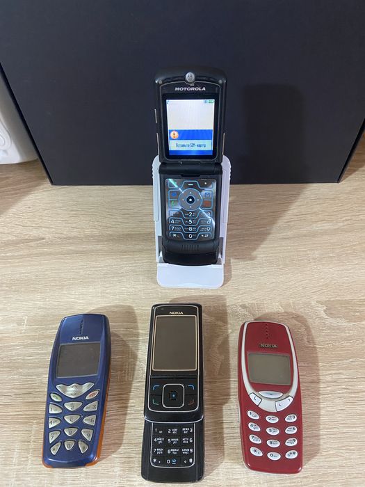 Мобильный телефон Motorolla Razr V3