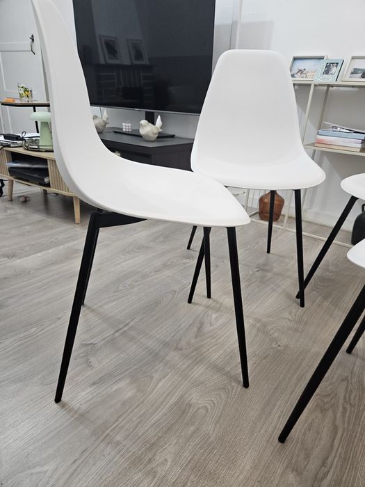 4 Cadeiras Home Store Brancas – Estilo Nórdico/Escandinavo