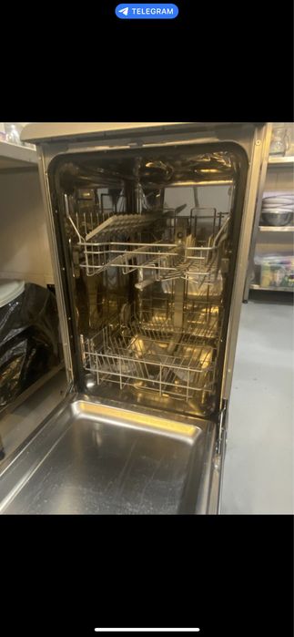 Посудомийна машина INDESIT