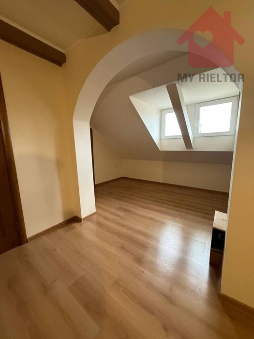 Продаж трикімнатної квартири по вул. Гвардійська