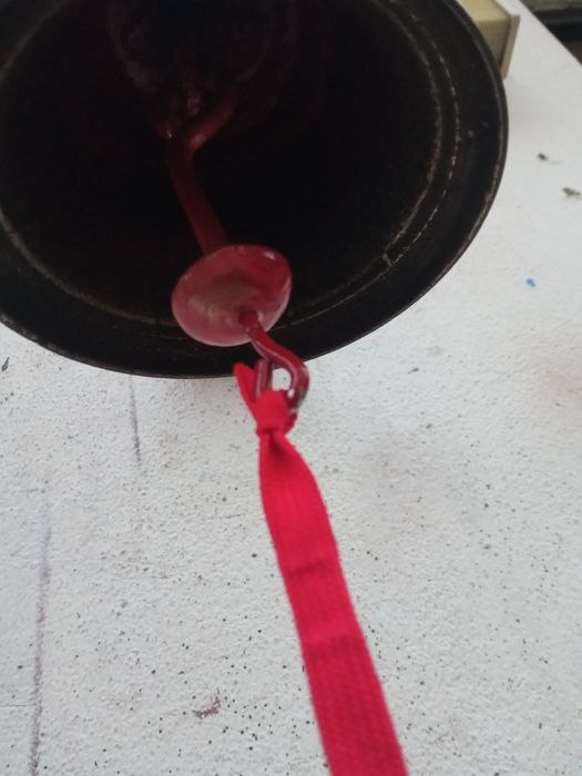 Bonito sino. Pronto a usar.  porta portão ou parede.