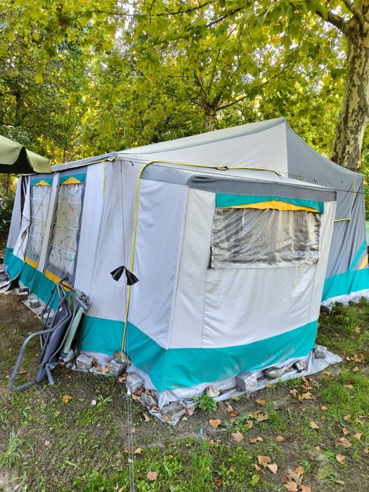 Vendo atrelado tenda