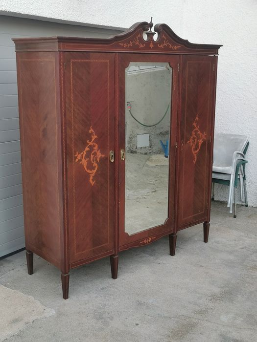Roupeiro vintage com embutidos