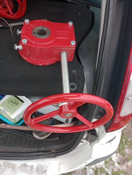 Przekładnia kątowa armatury