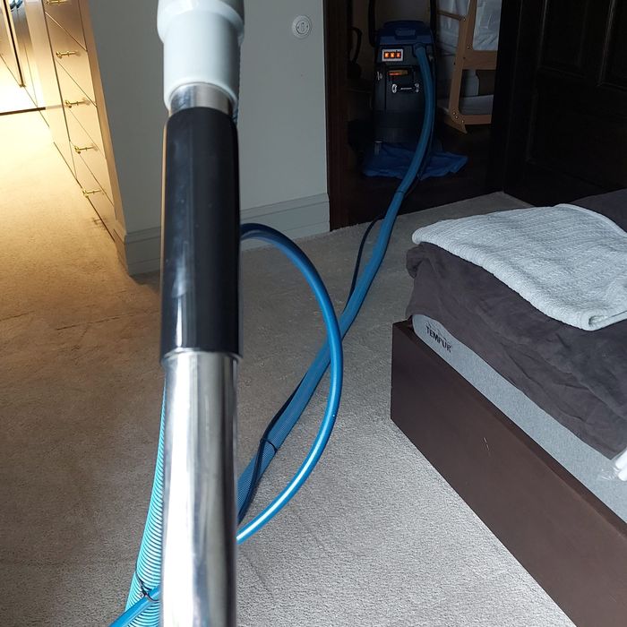 Pranie narożnika, kanapy, krzeseł oraz wykładzin i dywanów