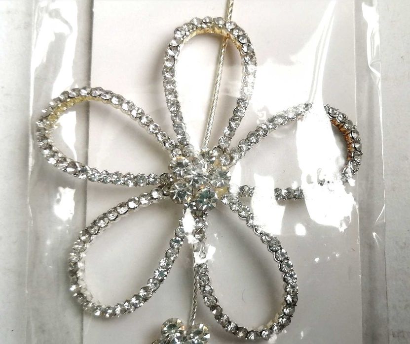 Свадебный венок для волос. Обруч для невесты со стразами.