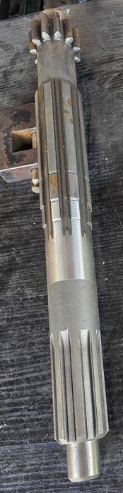 Wałek skrzyni biegów dł 464mm gruby frez Dominator 80 85