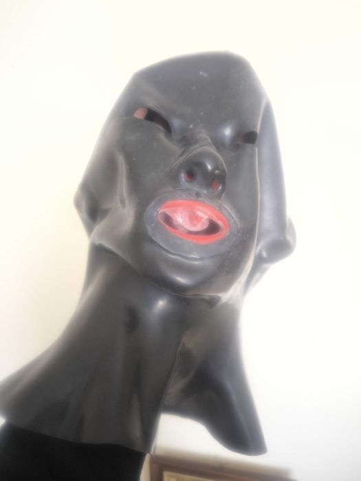 Maska latex czarna 1mm odlew rozmiar M