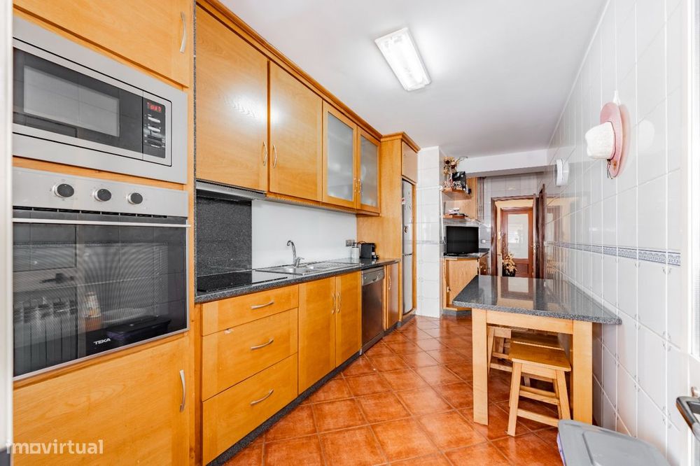 Apartamento T3 com Garagem Fechada em excelente localização