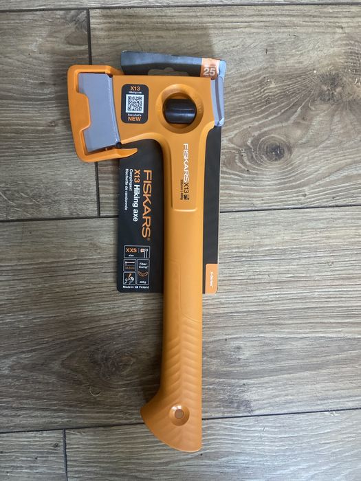 Fiskars x13 siekiera