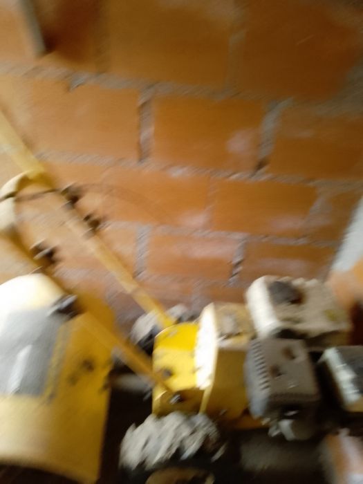 Vende se maquina de virar terra