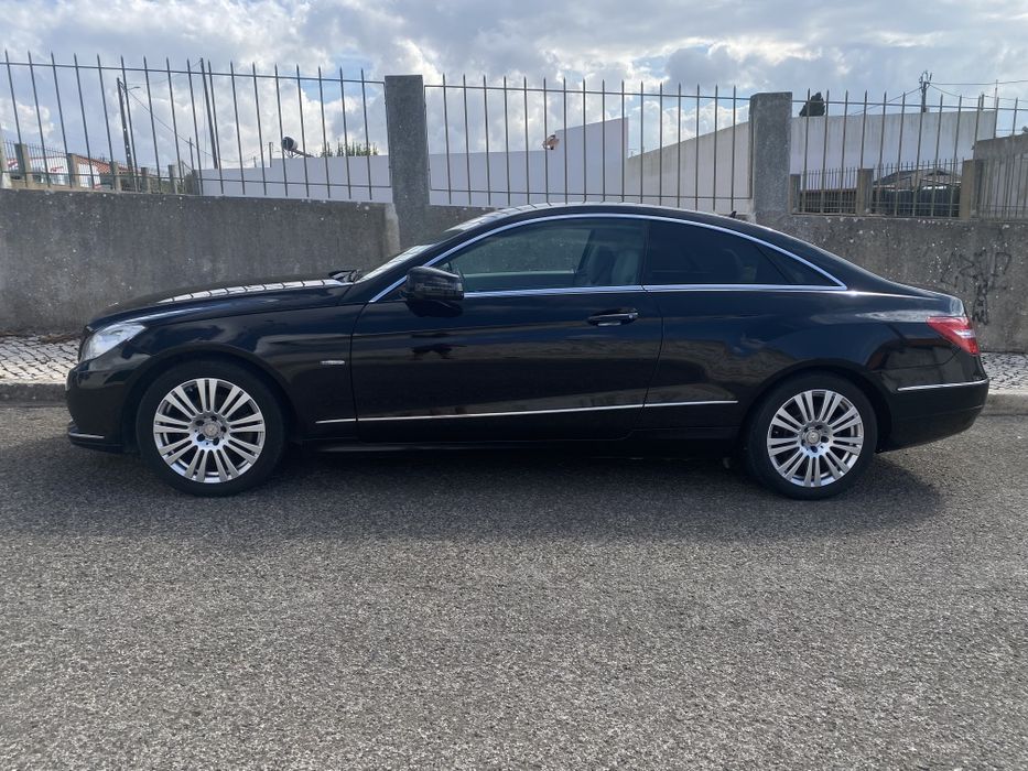 Mercedes Benz E200 coupe blue eficiency foto 3