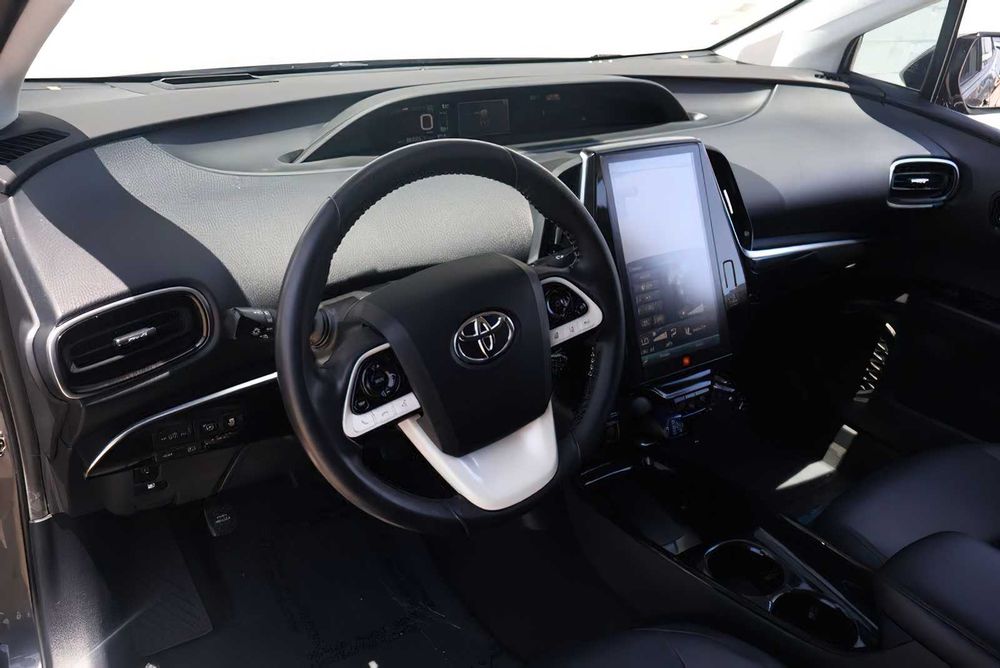 Toyota Prius Prime Advanced      2019