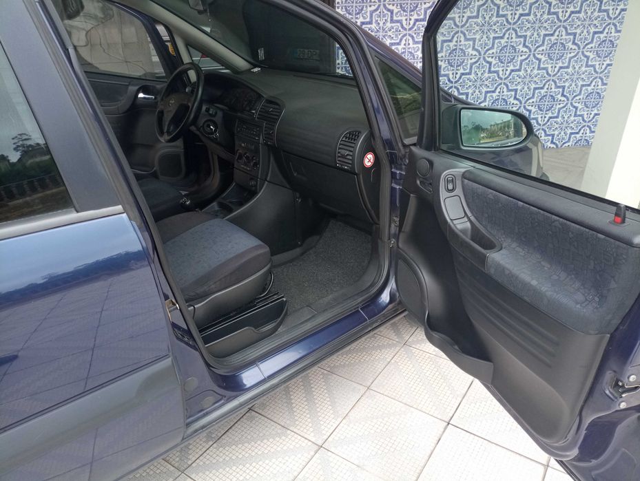 Viatura Opel Zafira