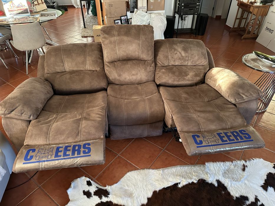 Sofa em camurça castanho da cheers