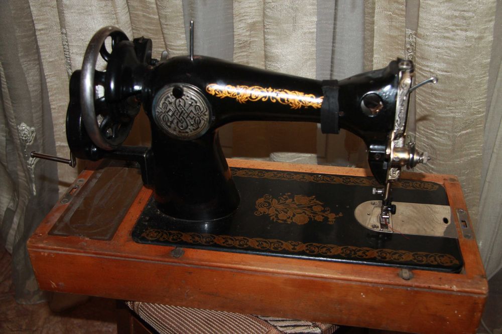 Семейная швейная машинка ПМЗ класса 1-М