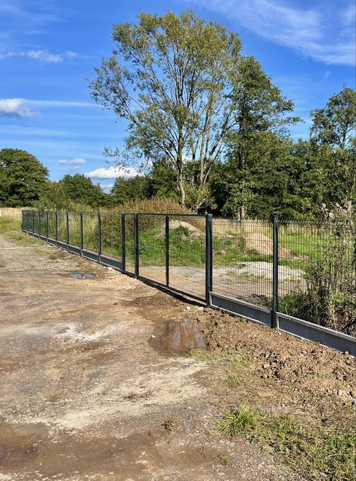 Montaż ogrodzeń/ogrodzenia (siatka, panel, drewniane)