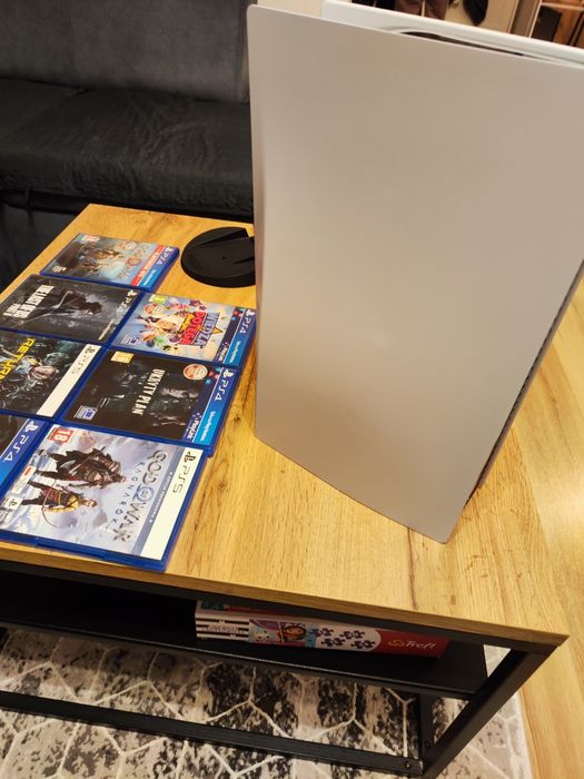 PlayStation 5 z napędem 825 GB zestaw