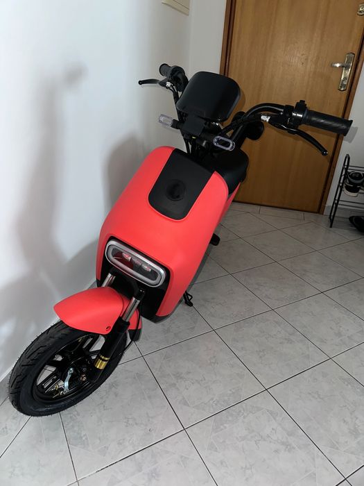 Moto elétrica semi nova