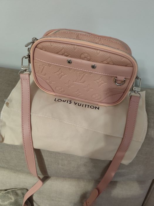Bolsa tiracolo rosa LV com saco muito arrumação com 2 fechos  prateado
