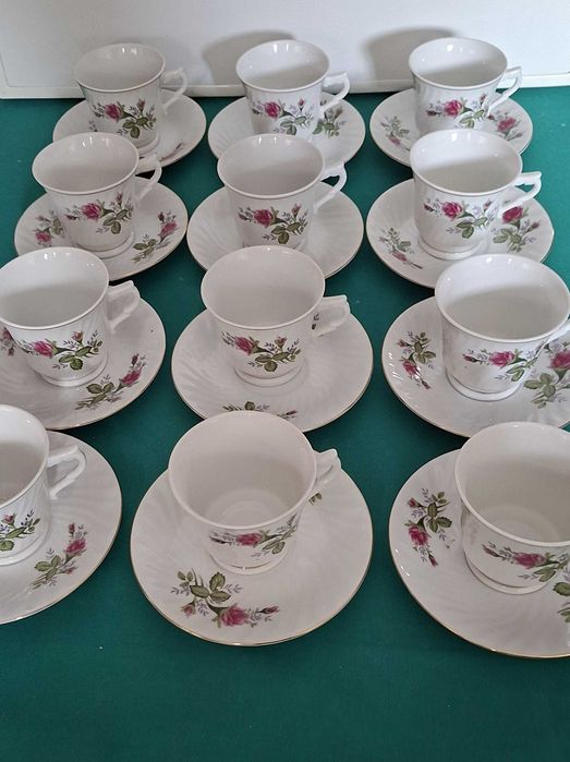 12 Chávenas de Chá orientais antigas, com rosas