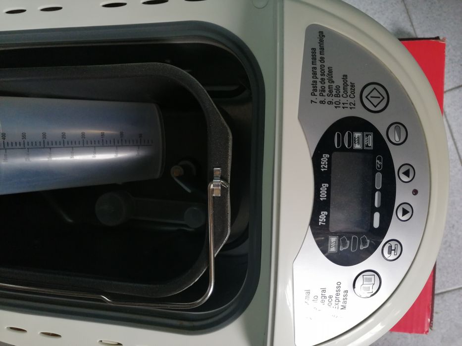 Máquina nova para fazer pão