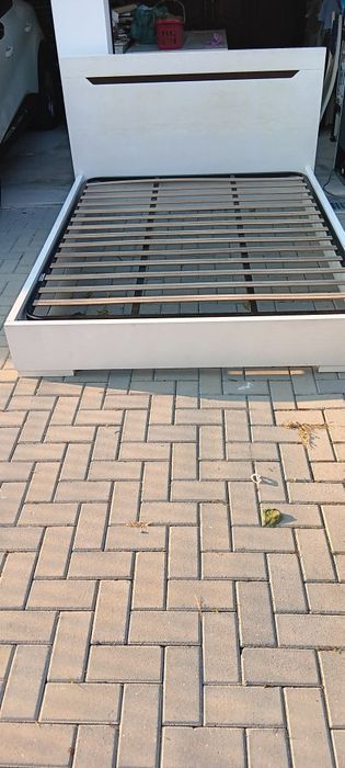 Cama com estrado