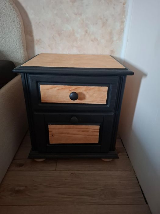 Drewniana komoda i dwie szafki nocne