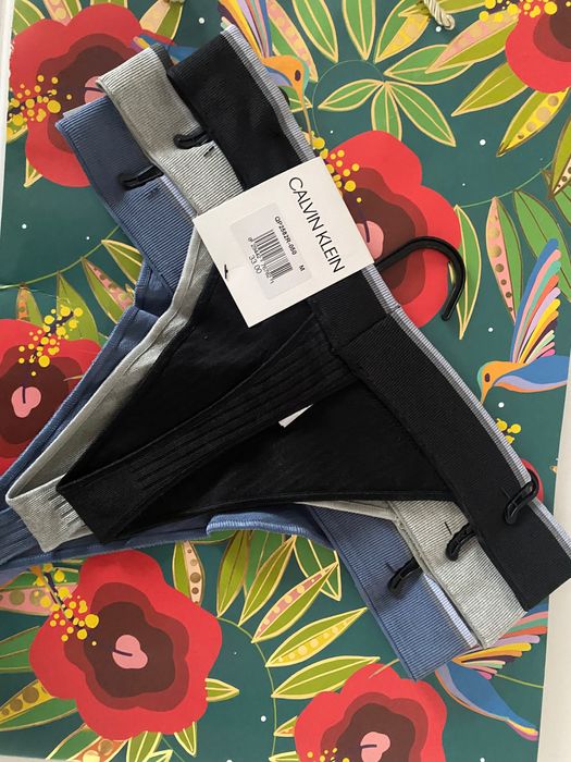 Majtki stringi Calvin Klein M Thongs 3 pak