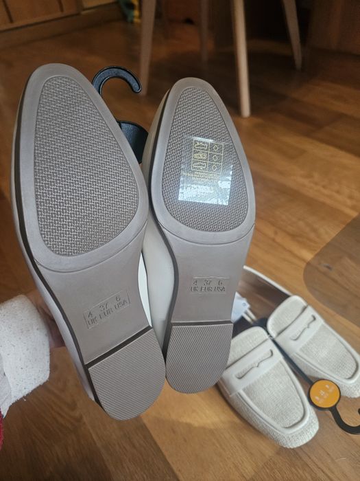 Sapatos clássicos beje